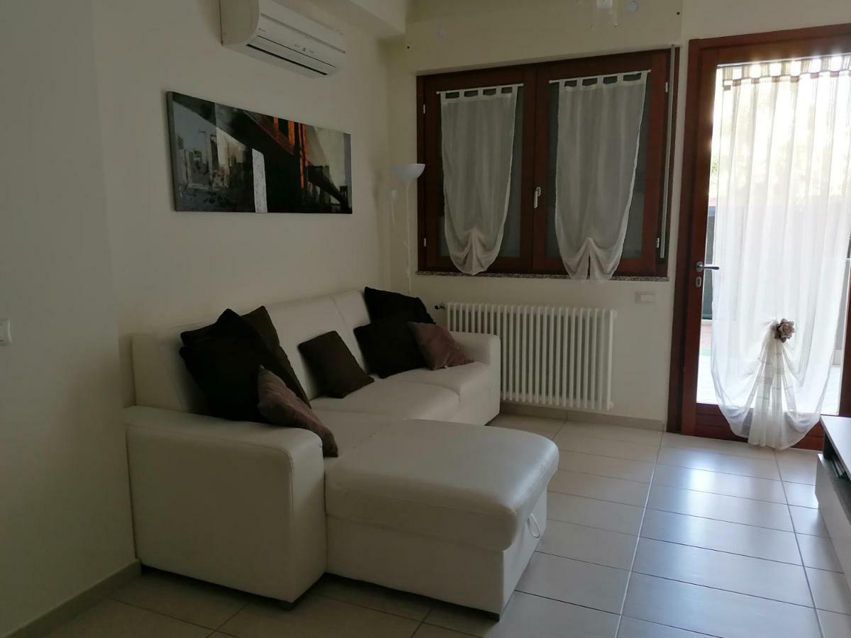 Appartamento Elegante Nuovissimo Quartu SantʼElena Exterior foto
